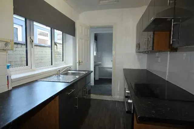 2 bed terraced house to rent
