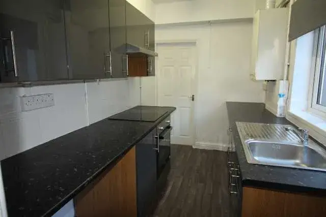2 bed terraced house to rent