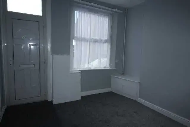 2 bed terraced house to rent