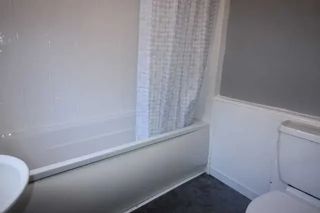 2 bed terraced house to rent