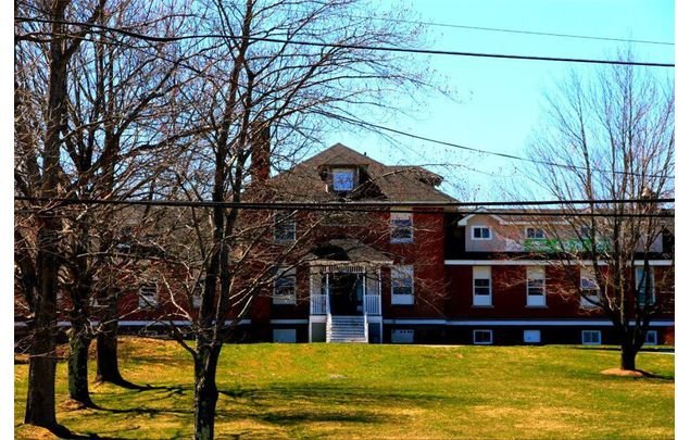 1 bedroom apartment of 570 sq. ft in Windsor