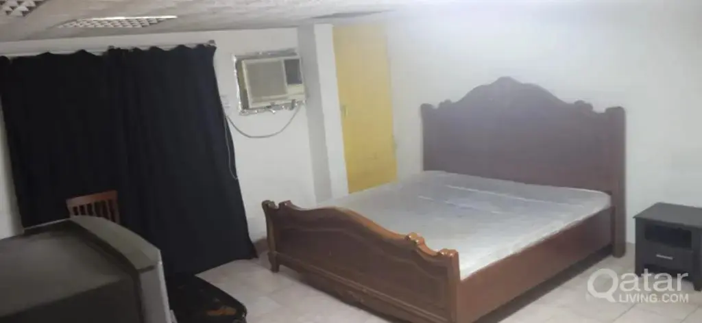 Furnished studio with balcony for family At Umm Ghuwailina, near metro station.