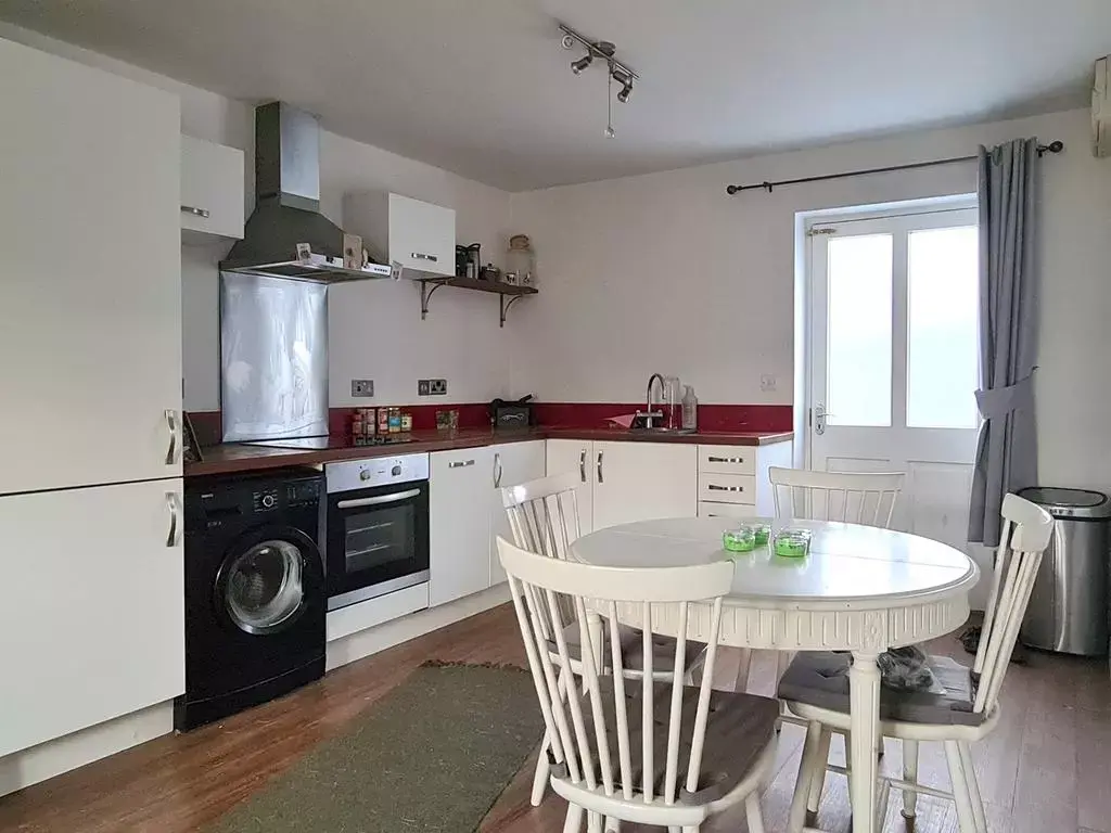 2 bedroom apartment for sale in Glastonbury