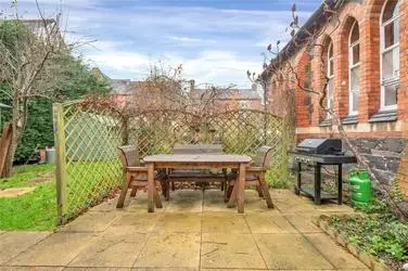 3 bedroom semi-detached house for sale IN Leceister