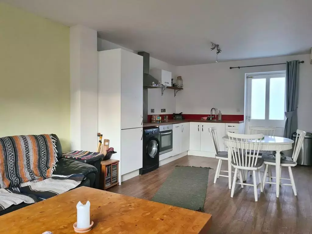 2 bedroom apartment for sale in Glastonbury