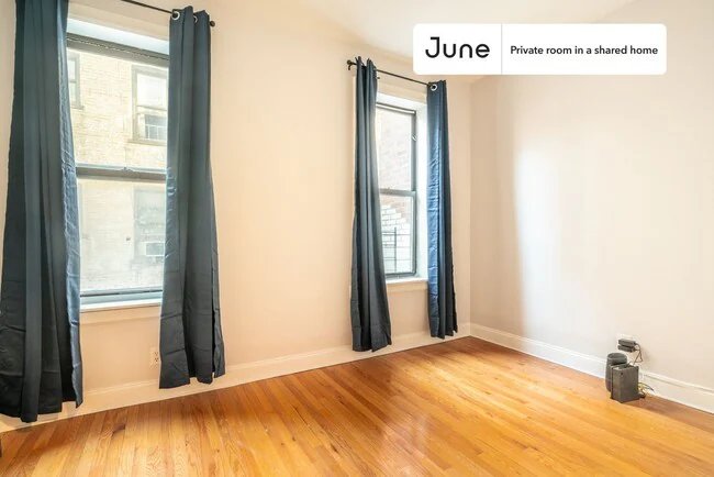 Private bedroom in 2 bed/1 bath Home Unit A Apartment in