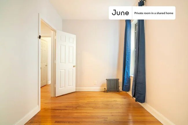 Private bedroom in 2 bed/1 bath Home Unit A Apartment in