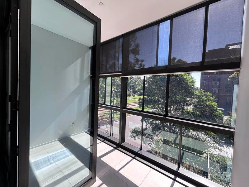 Stylish 1 Bedroom Apartment with Parking in the Heart of Sydney CBD