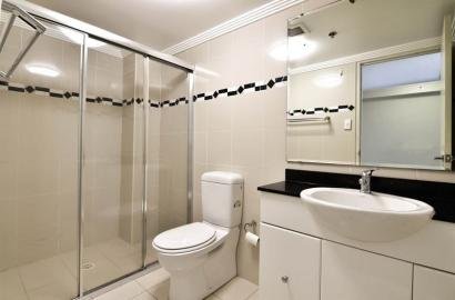 Studio Apartment on level 28 at 'The Summit'- Opposite to World Square in Sydney
