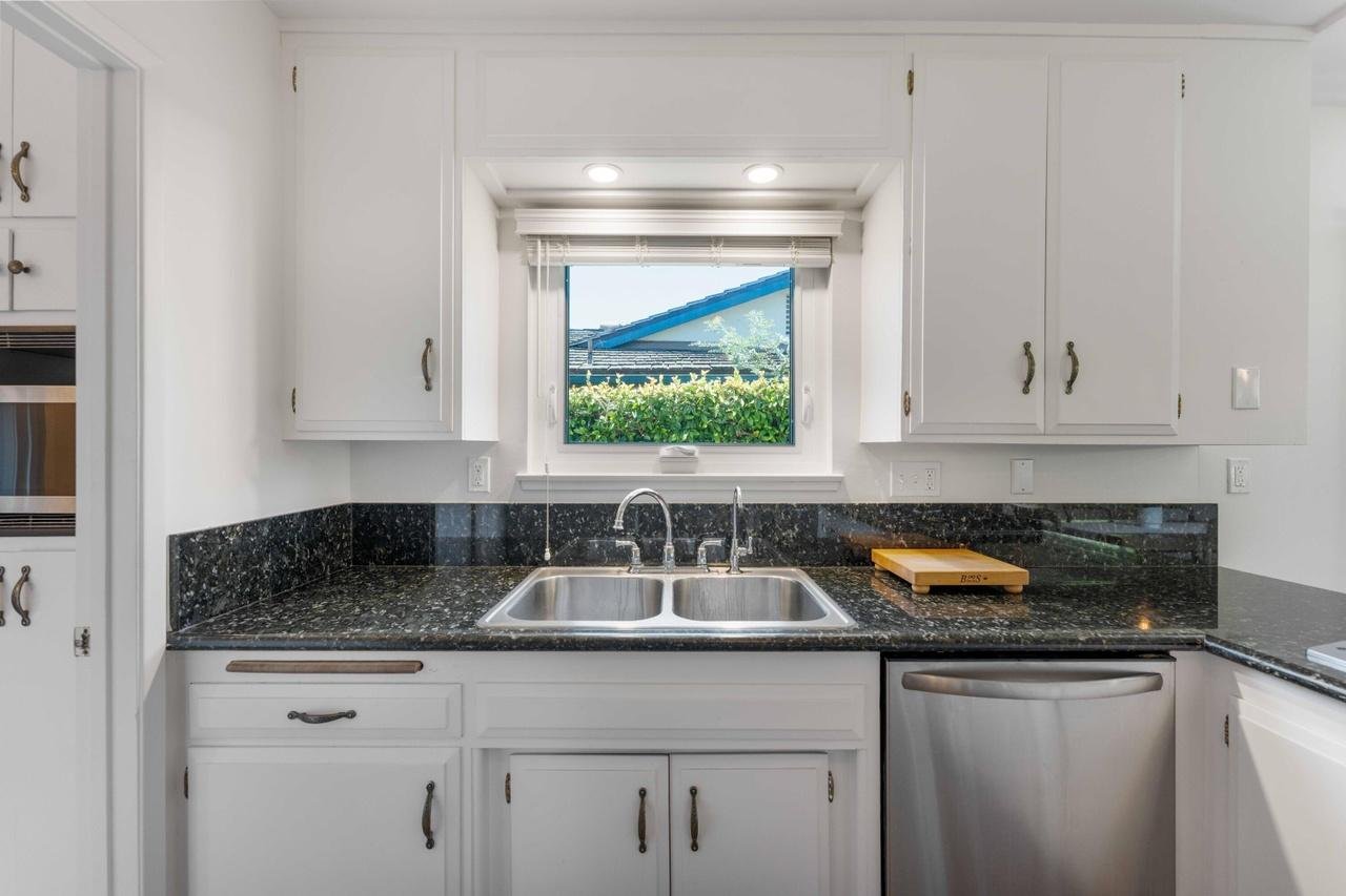 4-bed, 2-bath Mid-Century Ranch-style home For Sale in Santa Barbara