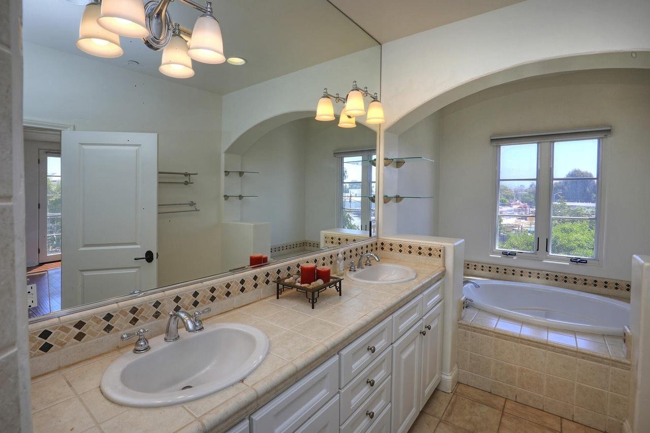 Luxurious 2-bedroom residence in Santa Barbara